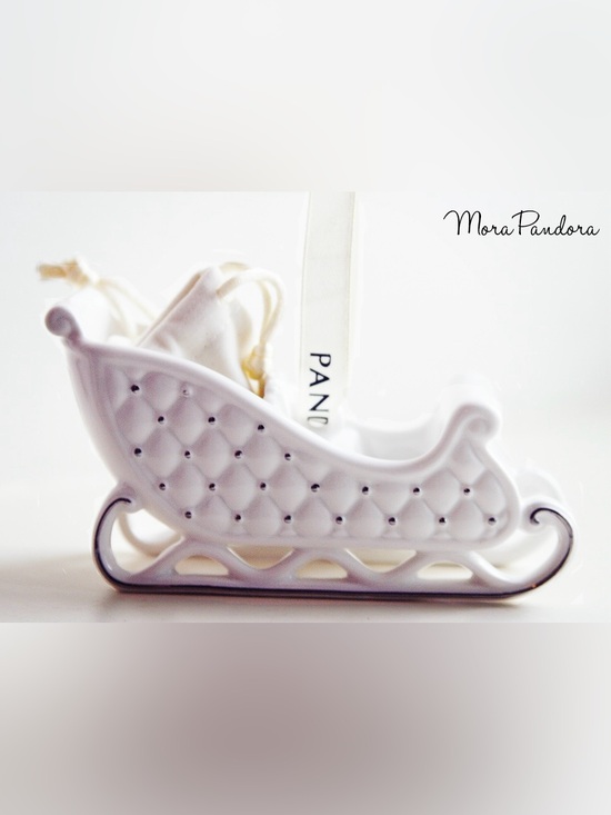 NEW Pandora 2014 Limited Edition Unforgettable Moments Porcelain Sleigh Ornament main image 0